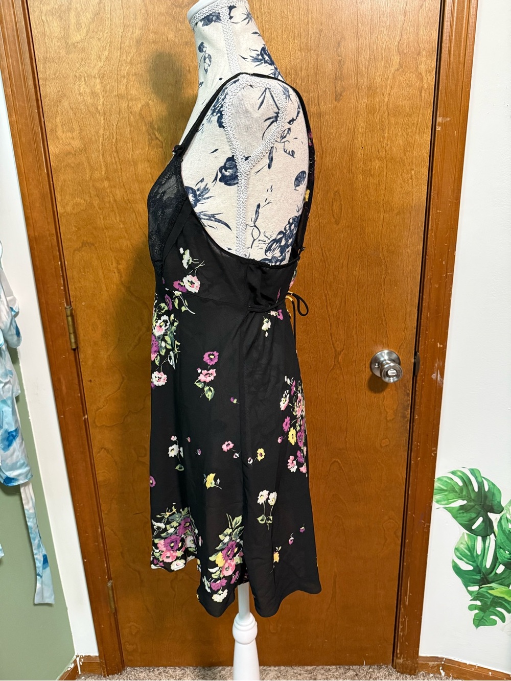Oscar De La Renta- Black/pinkFloral Lace-Trim Sleep Chemise - Women Medium - Picture 4 of 13